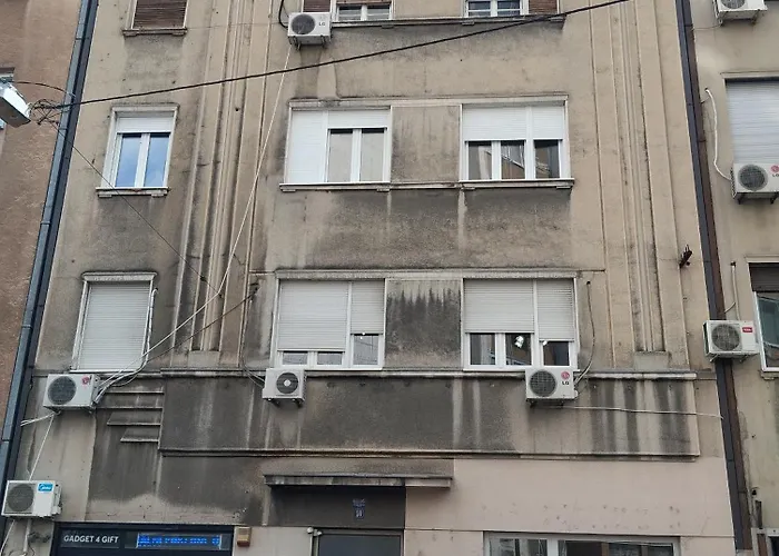 Center Suites, Two Connected Apartments, 10 Guests *