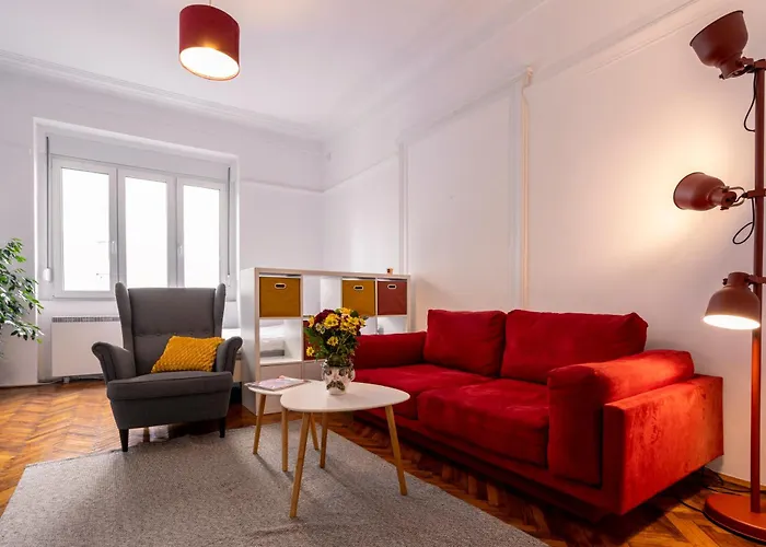 Center Suites, Two Connected Apartments, 10 Guests 아파트