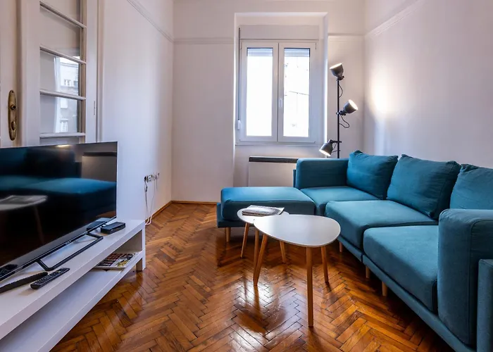 Center Suites, Two Connected Apartments, 10 Guests *