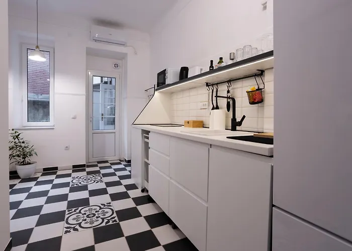 Center Suites, Two Connected Apartments, 10 Guests