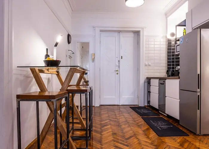 Center Suites, Two Connected Apartments, 10 Guests 아파트