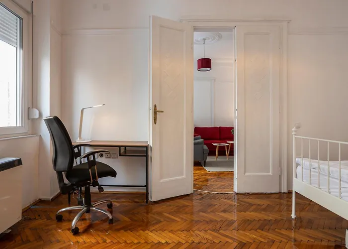 아파트 Center Suites, Two Connected Apartments, 10 Guests *