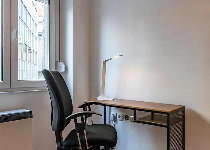 Center Suites, Two Connected Apartments, 10 Guests 베오그라드