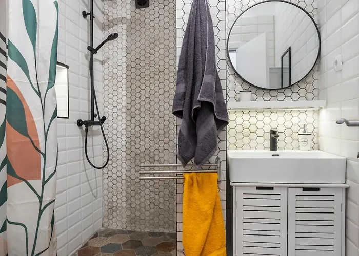 Center Suites, Two Connected Apartments, 10 Guests 아파트