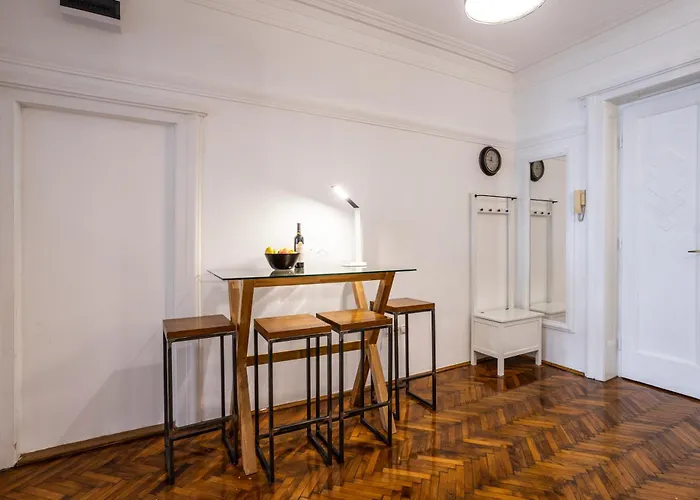 Center Suites, Two Connected Apartments, 10 Guests 아파트 베오그라드