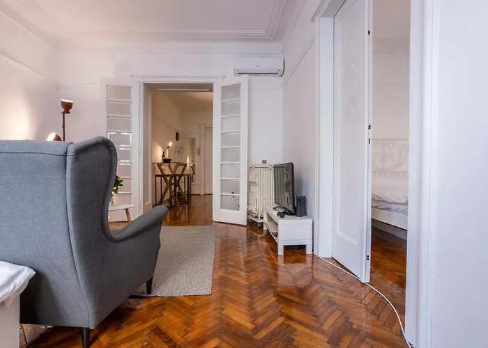 Center Suites, Two Connected Apartments, 10 Guests *