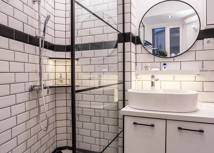 Center Suites, Two Connected Apartments, 10 Guests 베오그라드