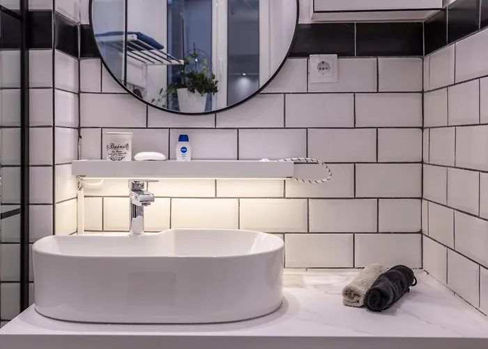 Center Suites, Two Connected Apartments, 10 Guests 아파트 *