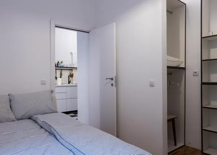 Center Suites, Two Connected Apartments, 10 Guests 아파트 *