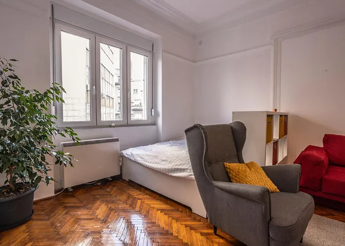 Center Suites, Two Connected Apartments, 10 Guests 베오그라드