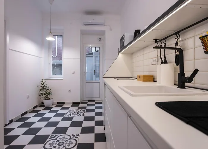 Center Suites, Two Connected Apartments, 10 Guests 아파트 베오그라드