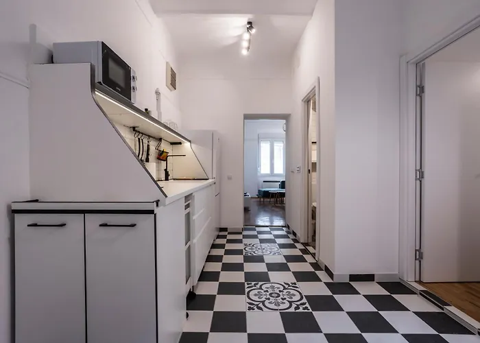 Center Suites, Two Connected Apartments, 10 Guests 아파트