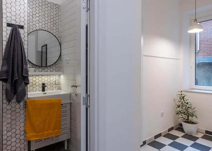 Center Suites, Two Connected Apartments, 10 Guests 베오그라드